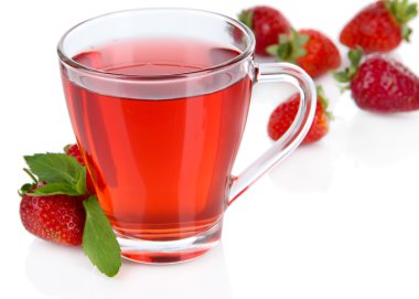 beyaz izole lezzetli çilek çayı