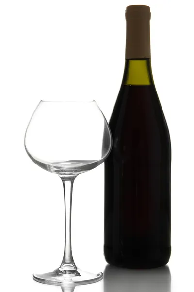 Vino rosso isolato su bianco — Foto Stock