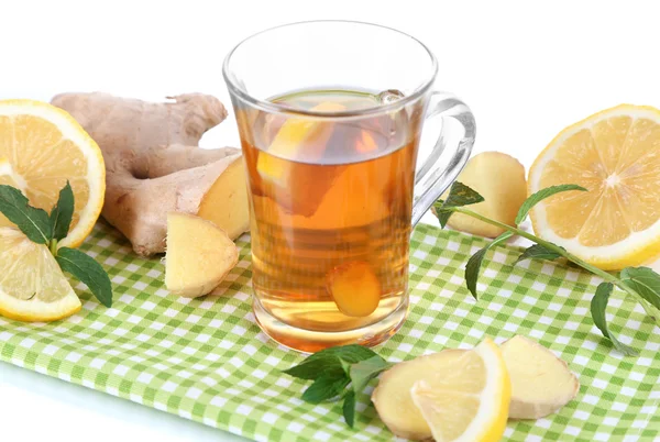 Taza de té con jengibre en servilleta aislada en blanco —  Fotos de Stock