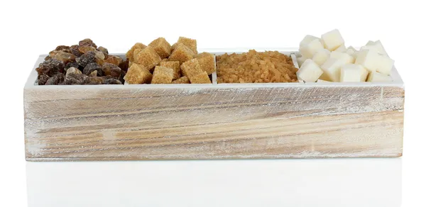 Diversi tipi di zucchero in scatola di legno isolato su bianco — Foto Stock