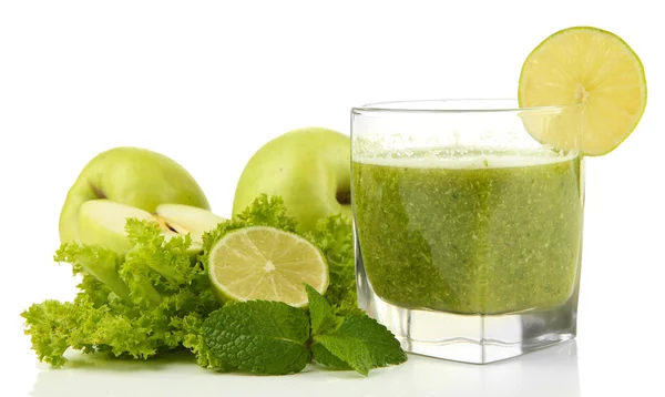 Bicchiere di succo di verdura verde con mela e lime isolato su bianco — Foto Stock