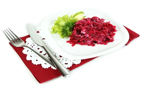 Ensalada de remolacha en plato sobre servilletas aisladas en blanco — Foto de Stock