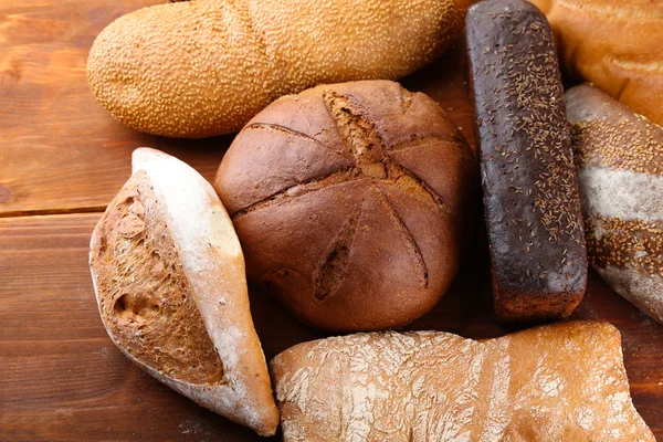 Πολύ ψωμί σε σανίδα — Φωτογραφία Αρχείου
