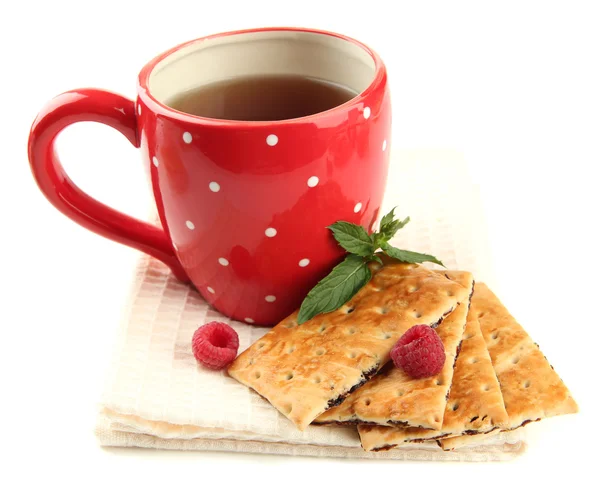 Taza de té con galletas y frambuesas aisladas en blanco — Foto de Stock