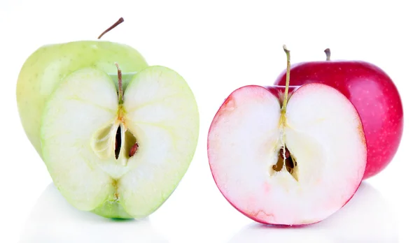 Manzanas de corte dulce aisladas en blanco —  Fotos de Stock