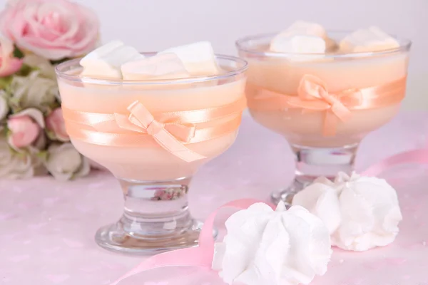 Tasty yogurt with marshmallows, close up — Stock Photo, Image