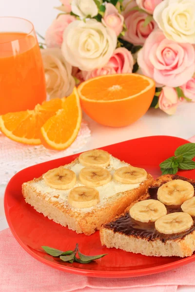 Delicious toast with bananas on plate close-up — Stock Photo, Image