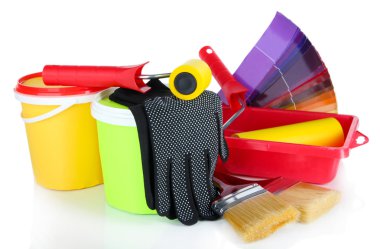 plastik kova boya, rulo, fırça ve parlak beyaz üzerinde izole renk paleti