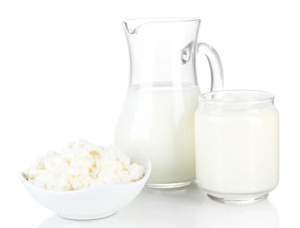 Productos lácteos frescos aislados en blanco — Foto de Stock