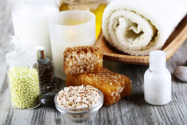 Honey and milk spa with oils and honey on wooden table close-up — Stock Photo, Image