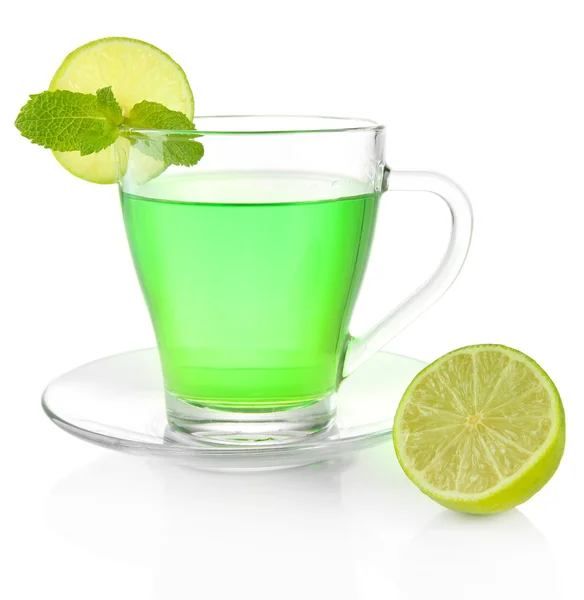 Tazza trasparente di tè verde con menta e lime isolato su bianco — Foto Stock