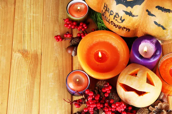 Samenstelling voor halloween met op houten tafel close-up — Stockfoto