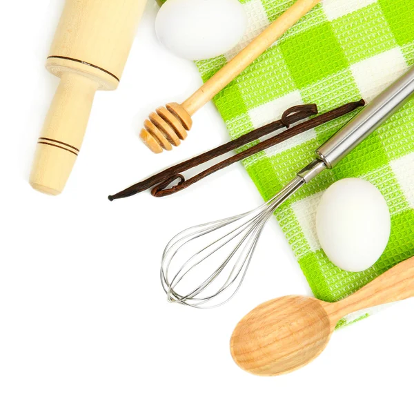 Concepto de cocina. Ingredientes básicos para hornear y utensilios de cocina aislados en blanco —  Fotos de Stock