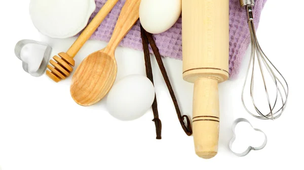 Concepto de cocina. Ingredientes básicos para hornear y utensilios de cocina aislados en blanco —  Fotos de Stock