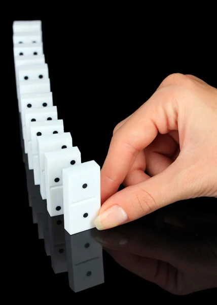 Mano jugando dominó aislado en negro —  Fotos de Stock