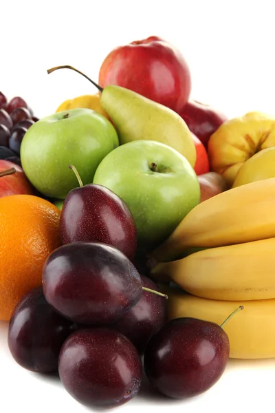 Sammansättningen av olika frukter isolerad på vit — Stockfoto