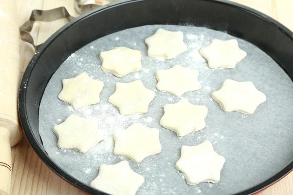 Processo di fabbricazione di biscotti di Capodanno primo piano — Foto Stock