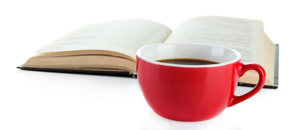 Tasse de café et livre isolé sur blanc — Photo