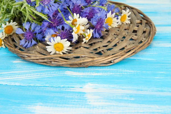 Beautiful bouquet of cornflowers and chamomiles on blue background — Stock Photo, Image