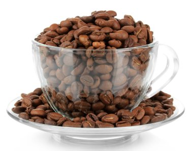 kahve çekirdekleri üzerine beyaz izole Kupası