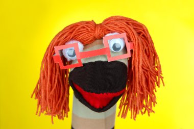 şirin çorap kukla Sarı zemin üzerine