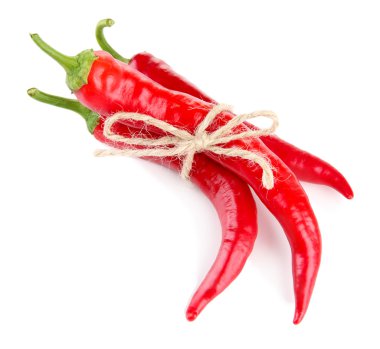 Kırmızı kırmızı biber beyaz üzerine izole edilmiş.