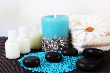 Bambu hasır parlak zemin üzerine güzel spa ayarı