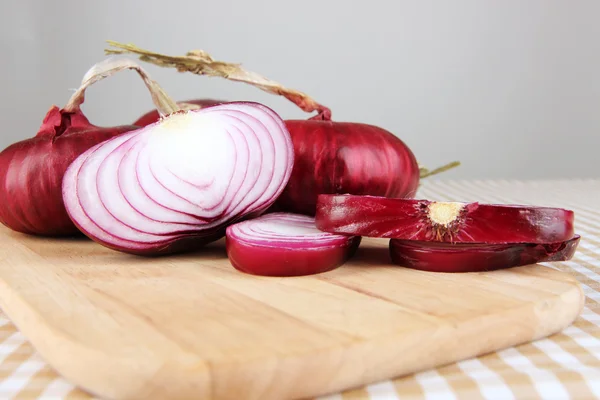 Fresh red onions on table — Stock Photo, Image