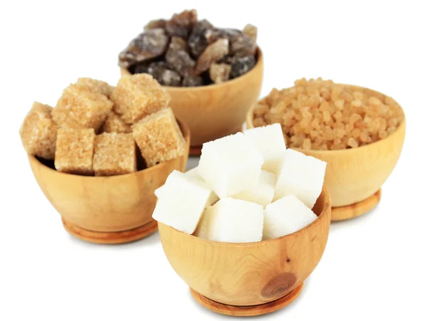 Diferite tipuri de zahăr în boluri izolate pe alb — Fotografie, imagine de stoc