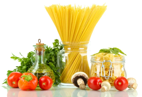 Different types pasta with vegetables isolated on white — Stock Photo, Image