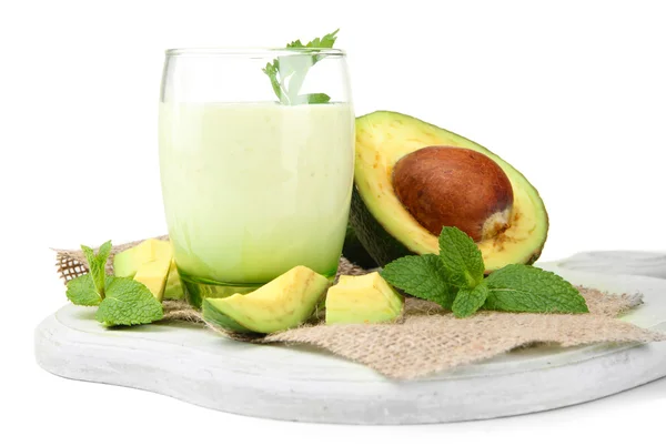 Frullato di avocado fresco isolato su bianco — Foto Stock