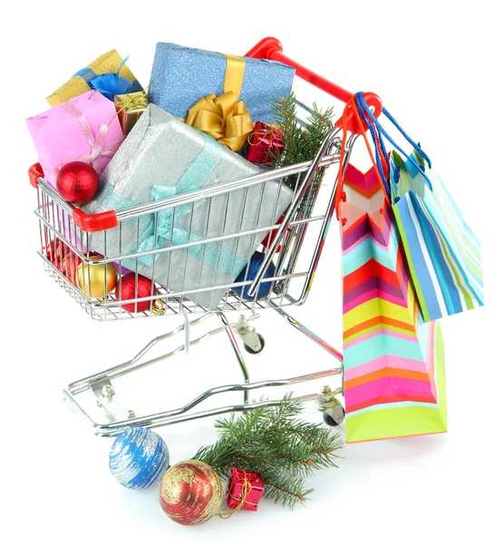 Presentes de Natal em carrinho de compras, isolado em branco — Fotografia de Stock