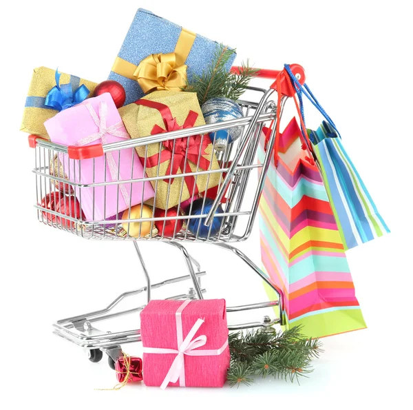 Regalos de Navidad en carrito de la compra, aislado en blanco — Foto de Stock