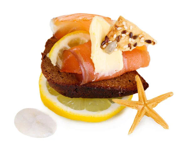 Sandwich di salmone isolato su bianco — Foto Stock