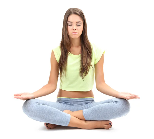 Joven hermosa chica de fitness haciendo ejercicio de yoga aislado en blanco — Foto de Stock