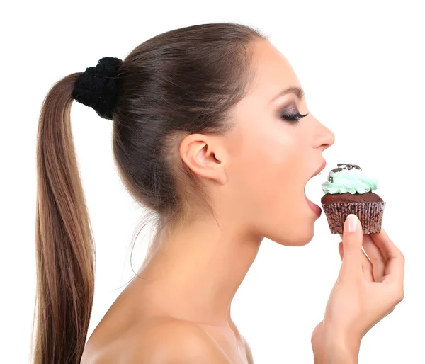 Retrato de menina bonita com cupcake de chocolate isolado em branco — Fotografia de Stock