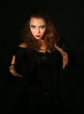 siyah üzerine izole halloween cadı