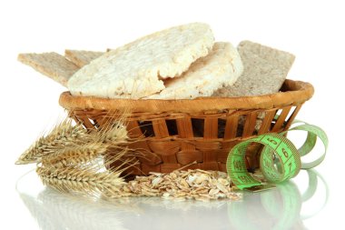 beyaz izole lezzetli crispbread sepeti,