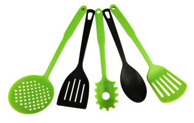 Plastik mutfak eşyaları üzerinde beyaz izole