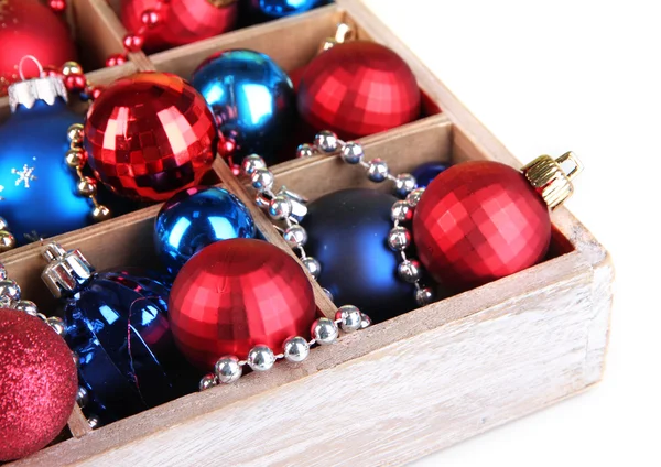 Juguetes de Navidad en caja de madera aislada en blanco — Foto de Stock