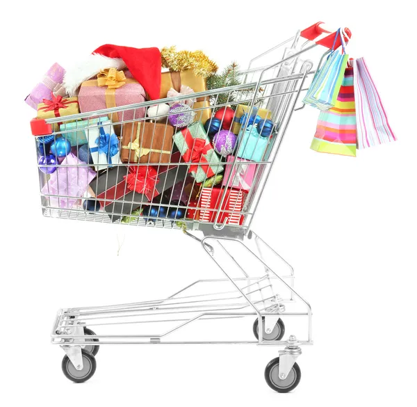 Regalos de Navidad en carrito de la compra, aislado en blanco — Foto de Stock