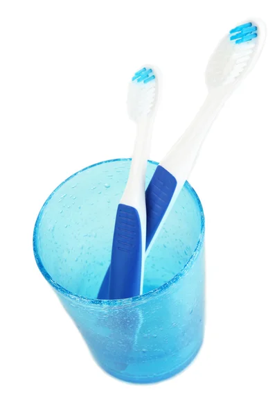 Tandborstar i glas isolerade på vit — Stockfoto