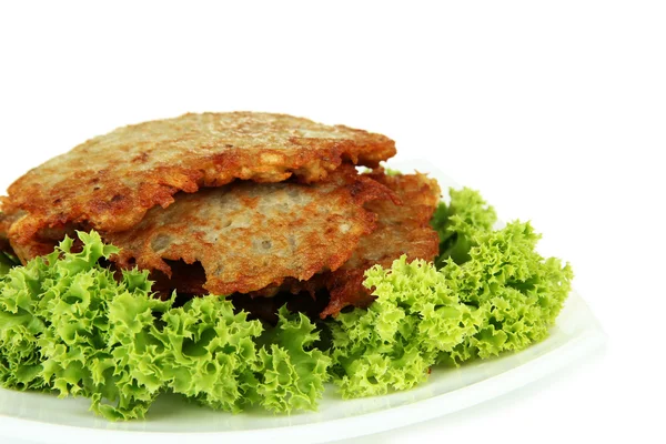 Panqueques de patata en plato, aislados en blanco — Foto de Stock