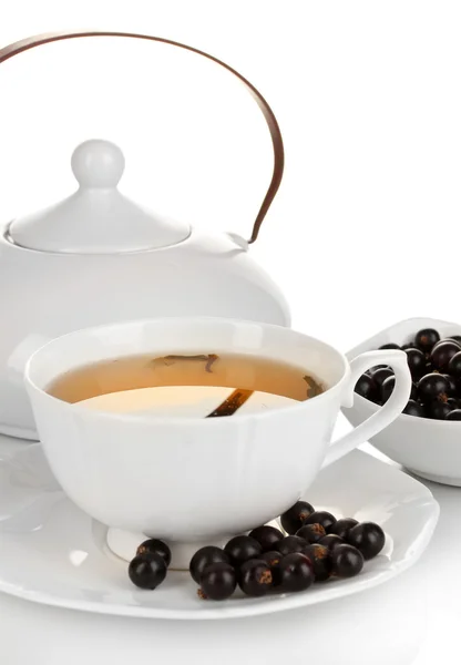 Чашка ягідного чаю ізольована на білому — стокове фото