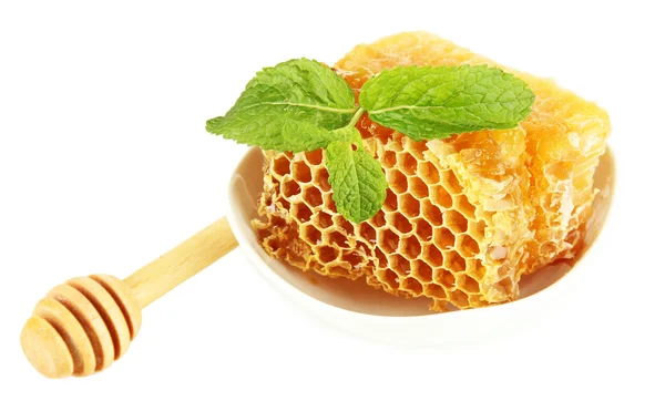 Søde honeycombs i skål isoleret på hvid - Stock-foto