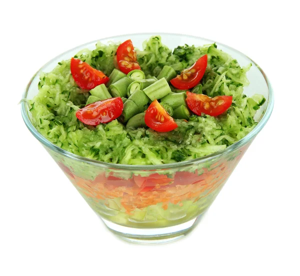 Maukas salaatti tuoreita vihanneksia, eristetty valkoinen — kuvapankkivalokuva
