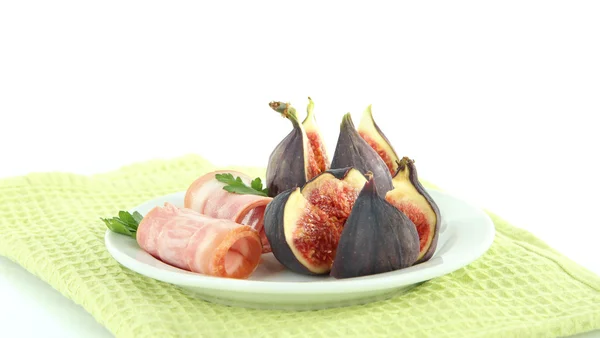 Fichi saporiti con prosciutto, isolati su bianco — Foto Stock