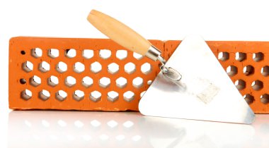 metal araç için bina ve üzerinde beyaz izole Tuğlalar