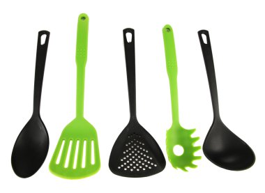 Plastik mutfak eşyaları üzerinde beyaz izole