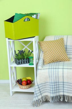 dergi ve raf Oda yeşil kutusundaki klasörler